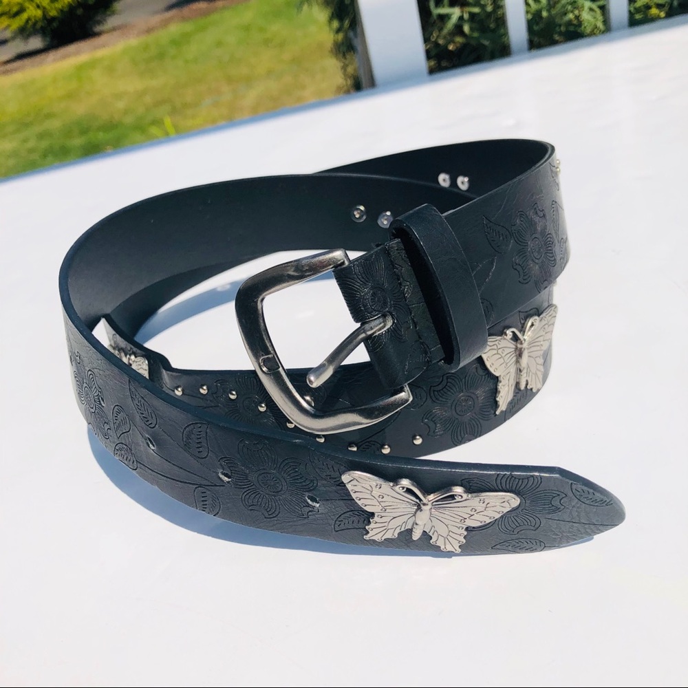NWOT Beautiful faux leather butterfly belt